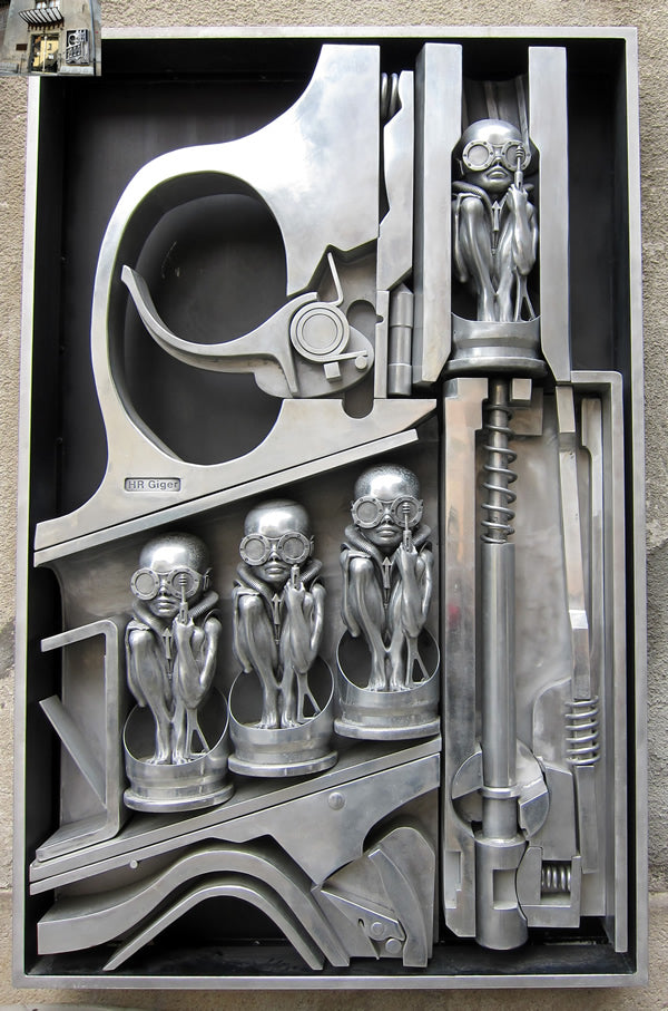 Figuras en la fachada del museo.