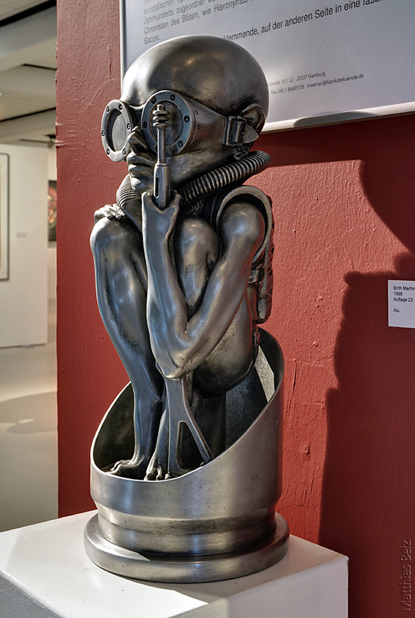 Escultura de niño.